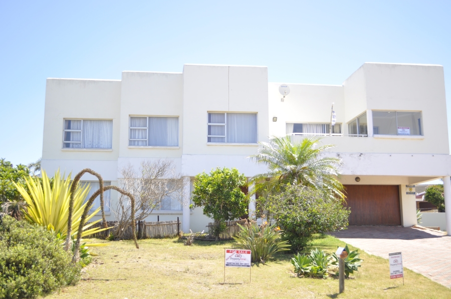 5 Bedroom Property for Sale in Wavecrest Eastern Cape